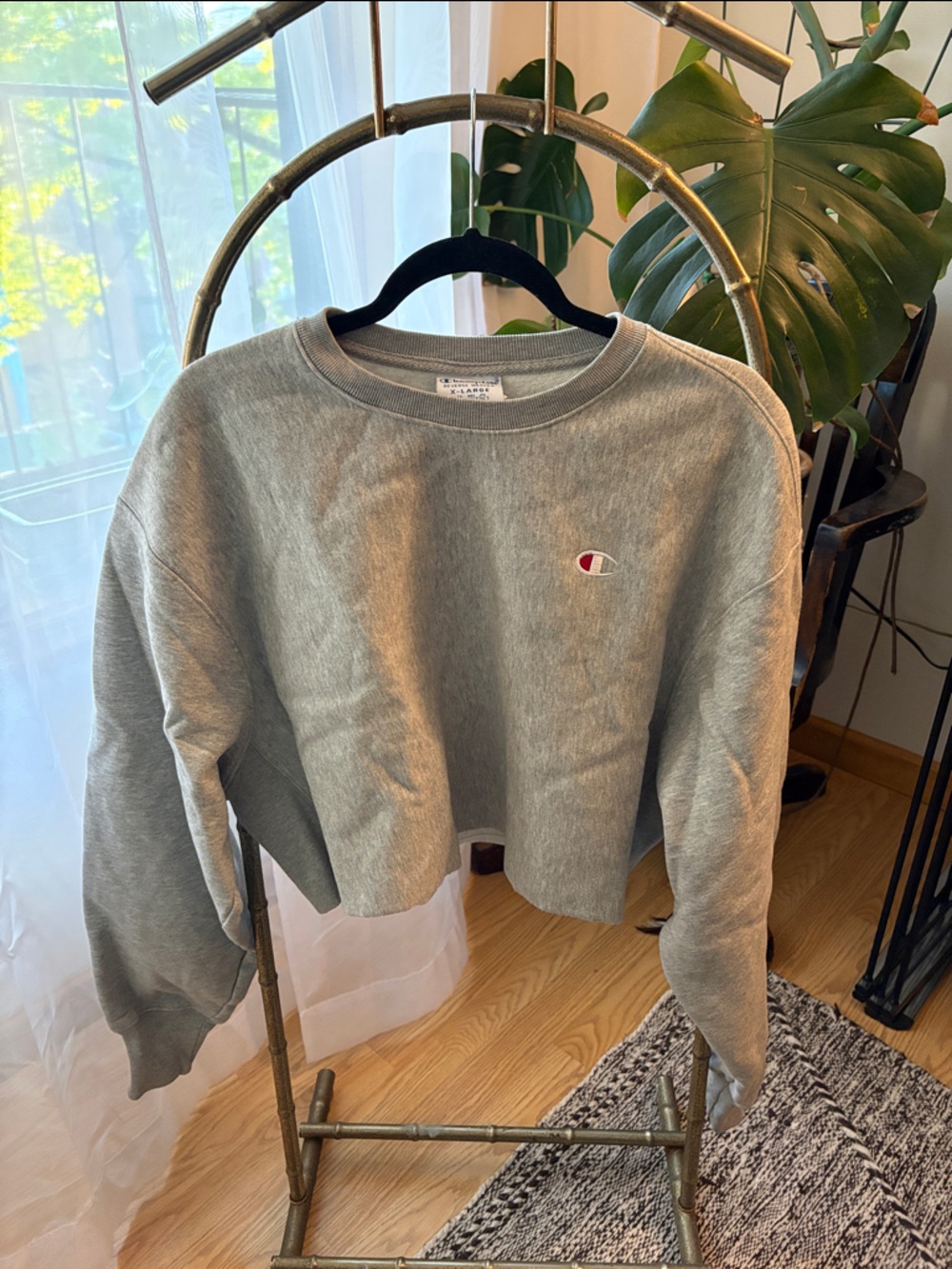 Champion Cropped Crewneck Sweatshirt in Heather Gray
